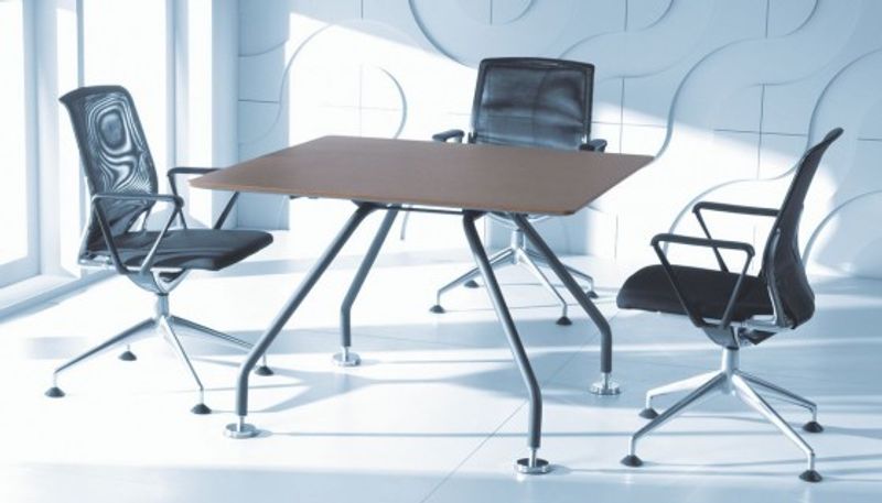 Конференц-стол со шпонированной столешницей (XEON)