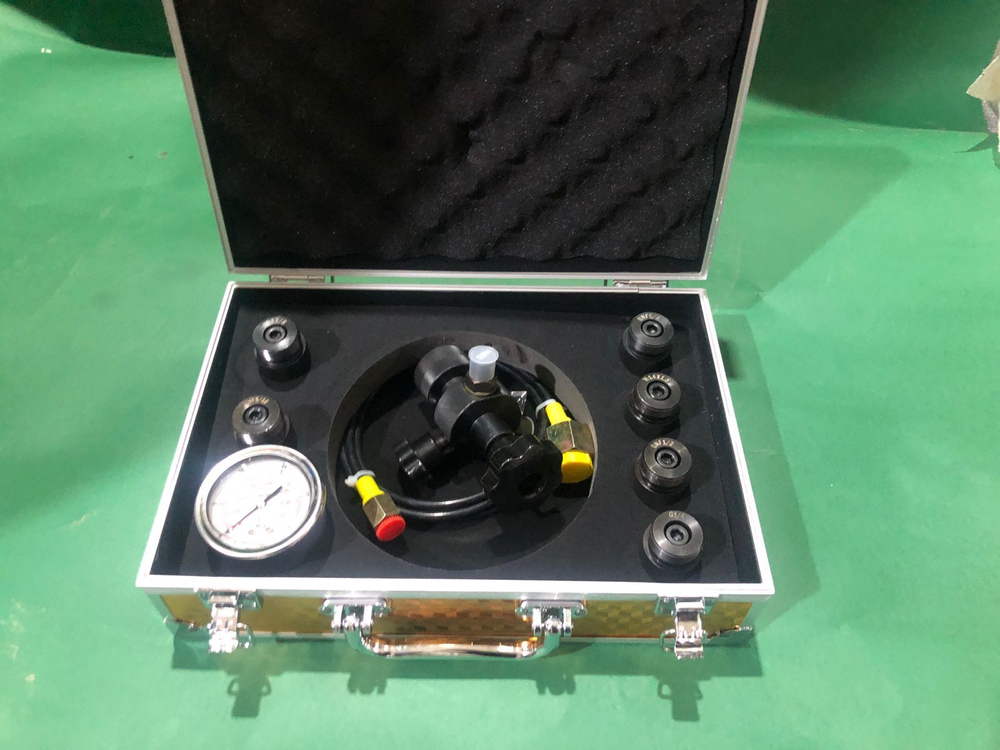 Комплект штуцеров и трубок для заправки гидроаккумуляторов