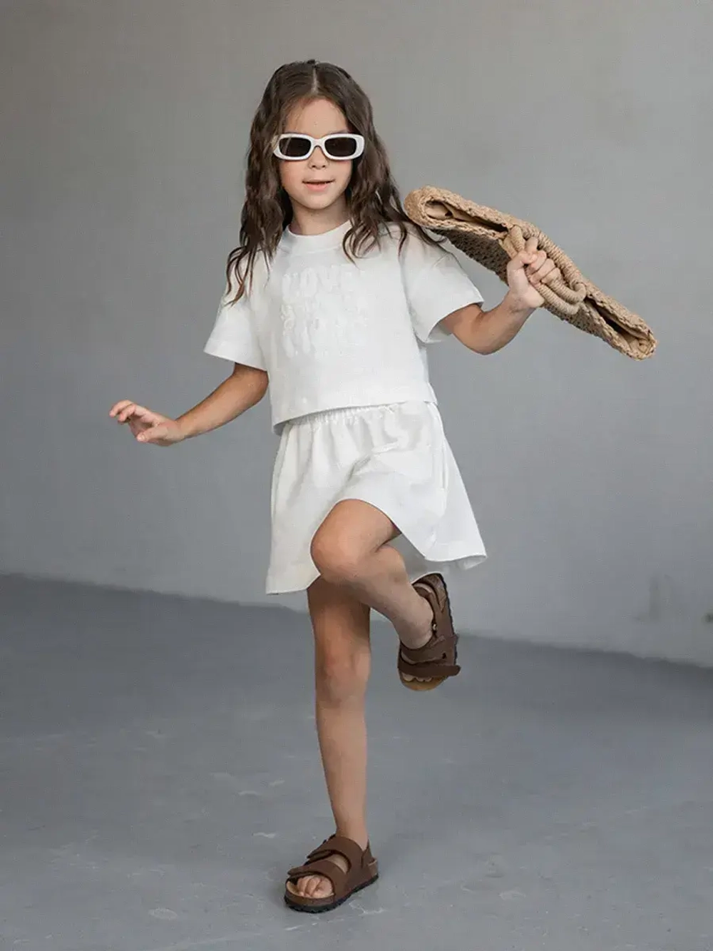 Летний костюм для девочки с шортами