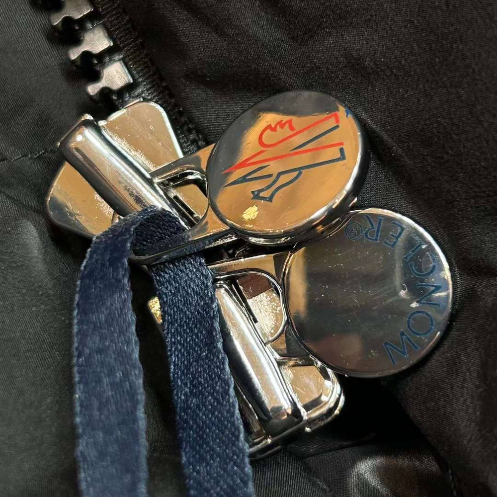 Пуховик Moncler