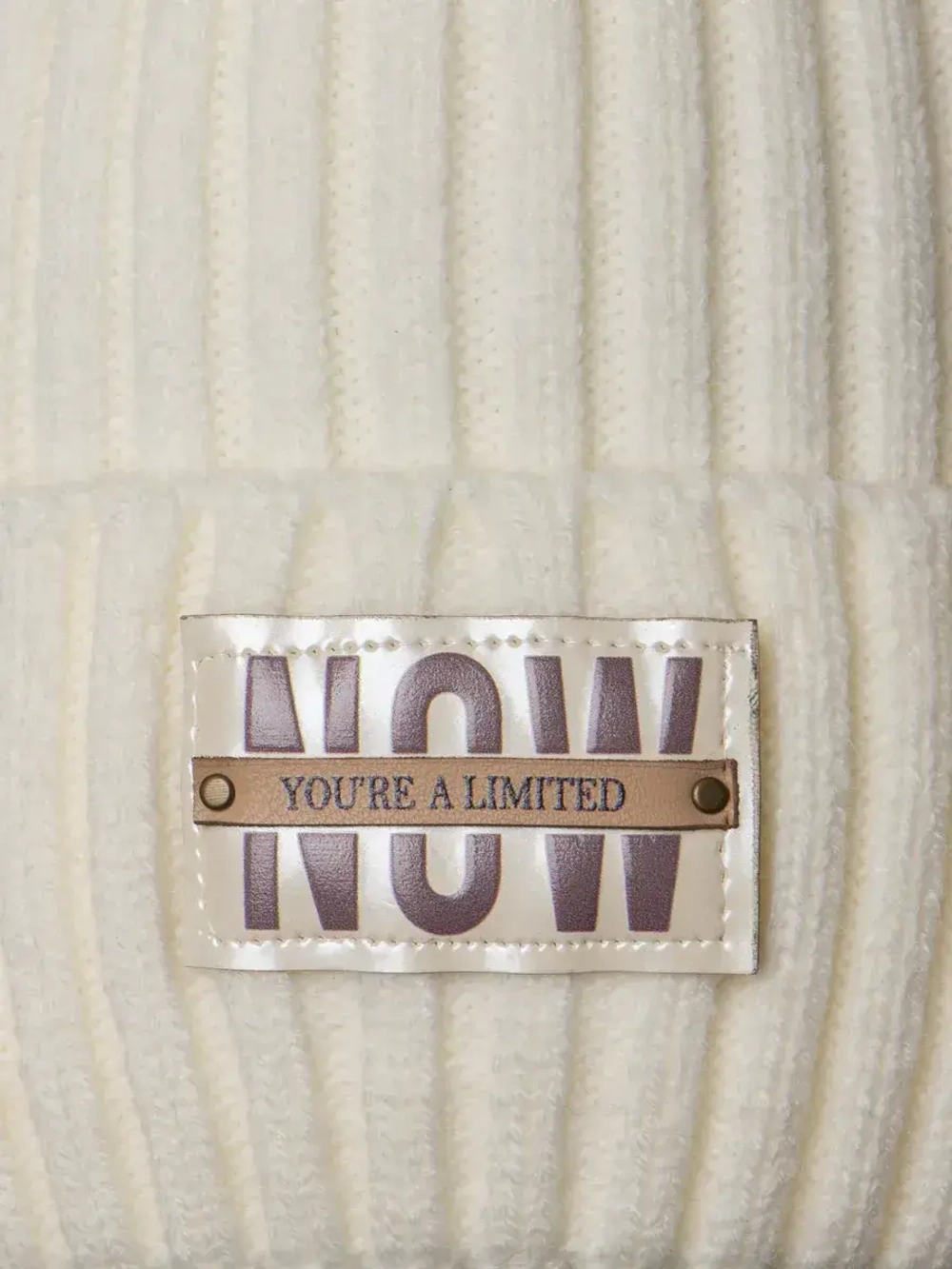 Шапка для девочки на осень