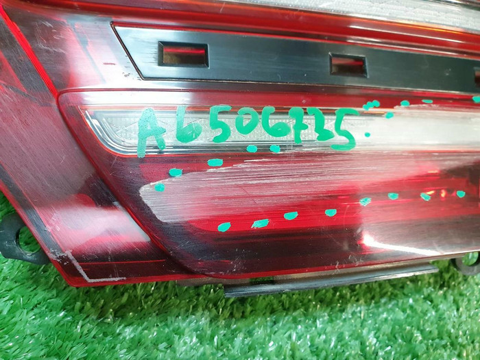 Фонарь правый внутренний Genesis G80 2 (2020-н.в.)