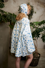 Ветровка объемного кроя непромокаемая цветы молочный/голубой