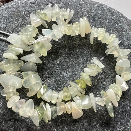 Нефрит. Камни для изделий на заказ. Цена зависит от вида заказанного изделия