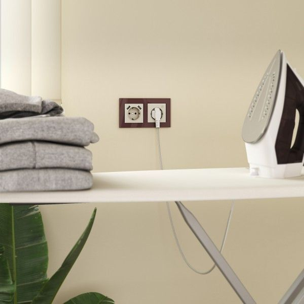 Умная встраиваемая розетка с заземлением с защитными шторками(слоновая кость)