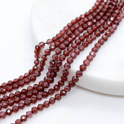 Гранат граненый бусины, диаметр около 3,2-3,4 мм, цена за нить 38 см