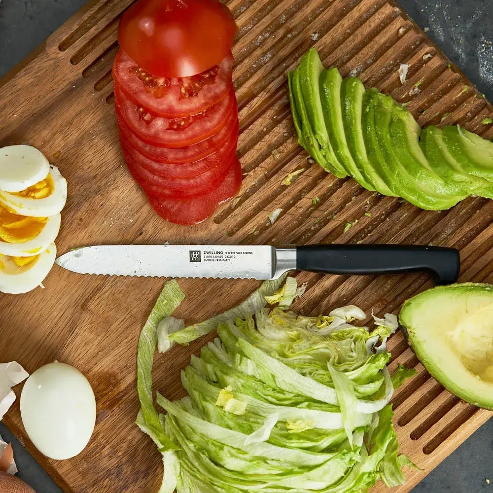 Zwilling Многоцелевой серрейторный нож Four Star 13 см