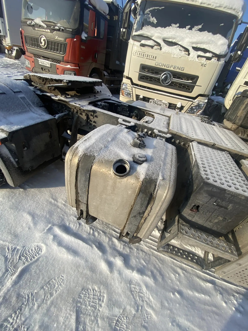 DongFeng DFH 4x2 Седельный тягач DFH4180C2 (Дизельный, 13,5 л, 528 л.с., АТ)