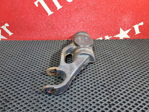 Кронштейн амортизатора переднего правый