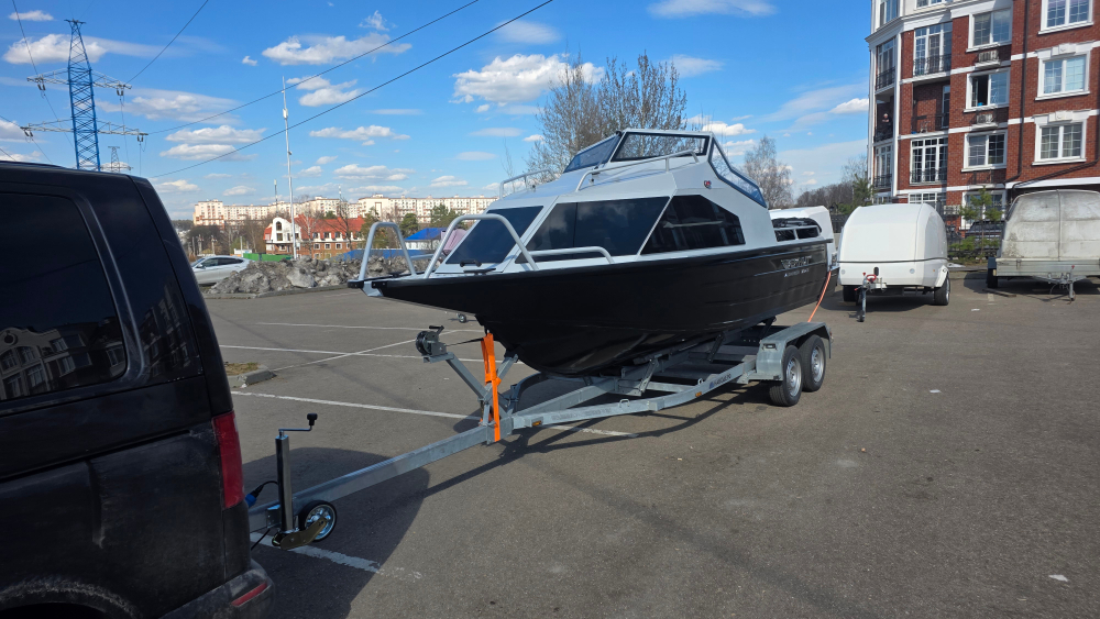 Лодка Беркут L-HT PRO. В наличии. Черный-белый