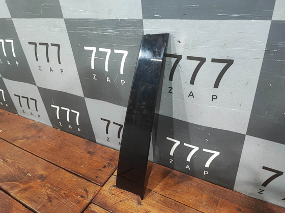 Накладка двери передняя левая Kia Sorento 4 Б/У Оригинал 82250P2000