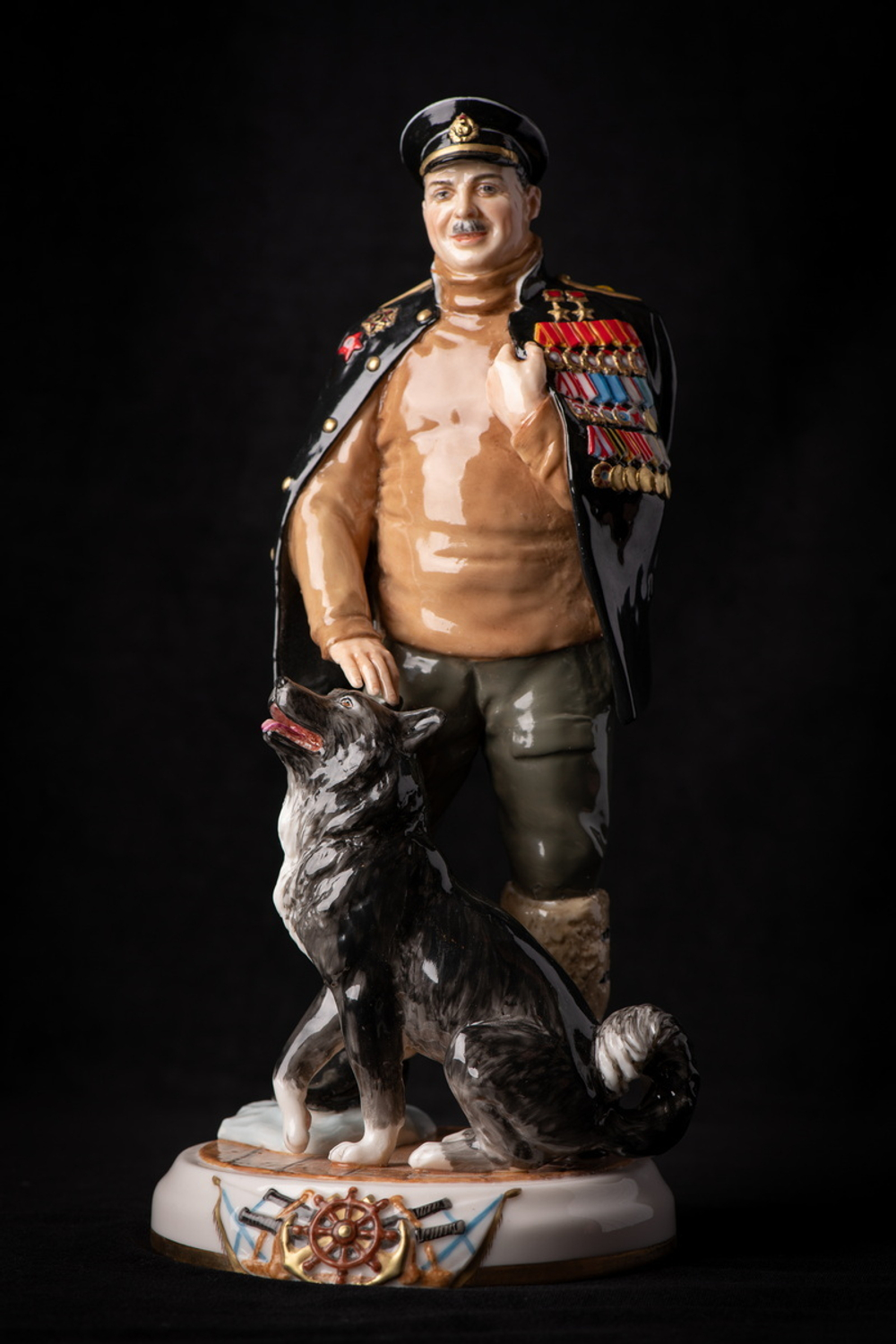Статуэтка. Фарфор. Солдат. Папанин Иван Дмитриевич - Русский флотоводец. Россия