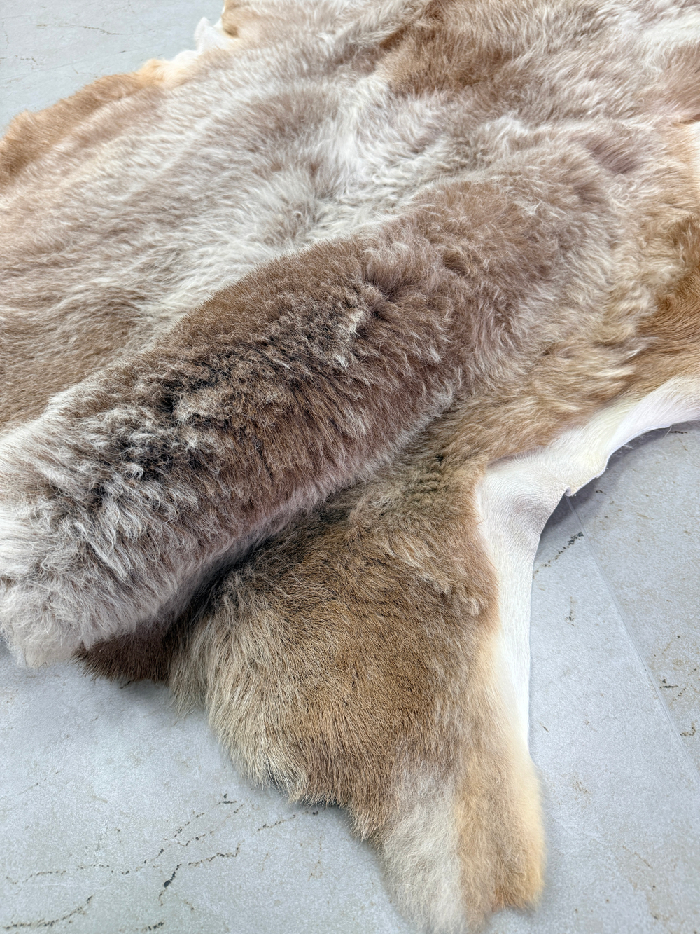 Шкура коврик меховой прикроватный овчина, 120х65 см.