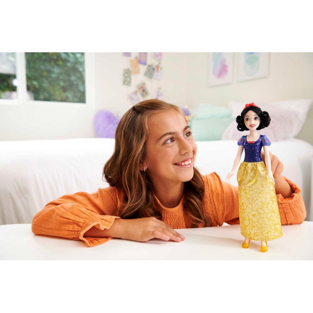 Disney Princess - Королевская кукла Снежная королева и семь гномов HLW08