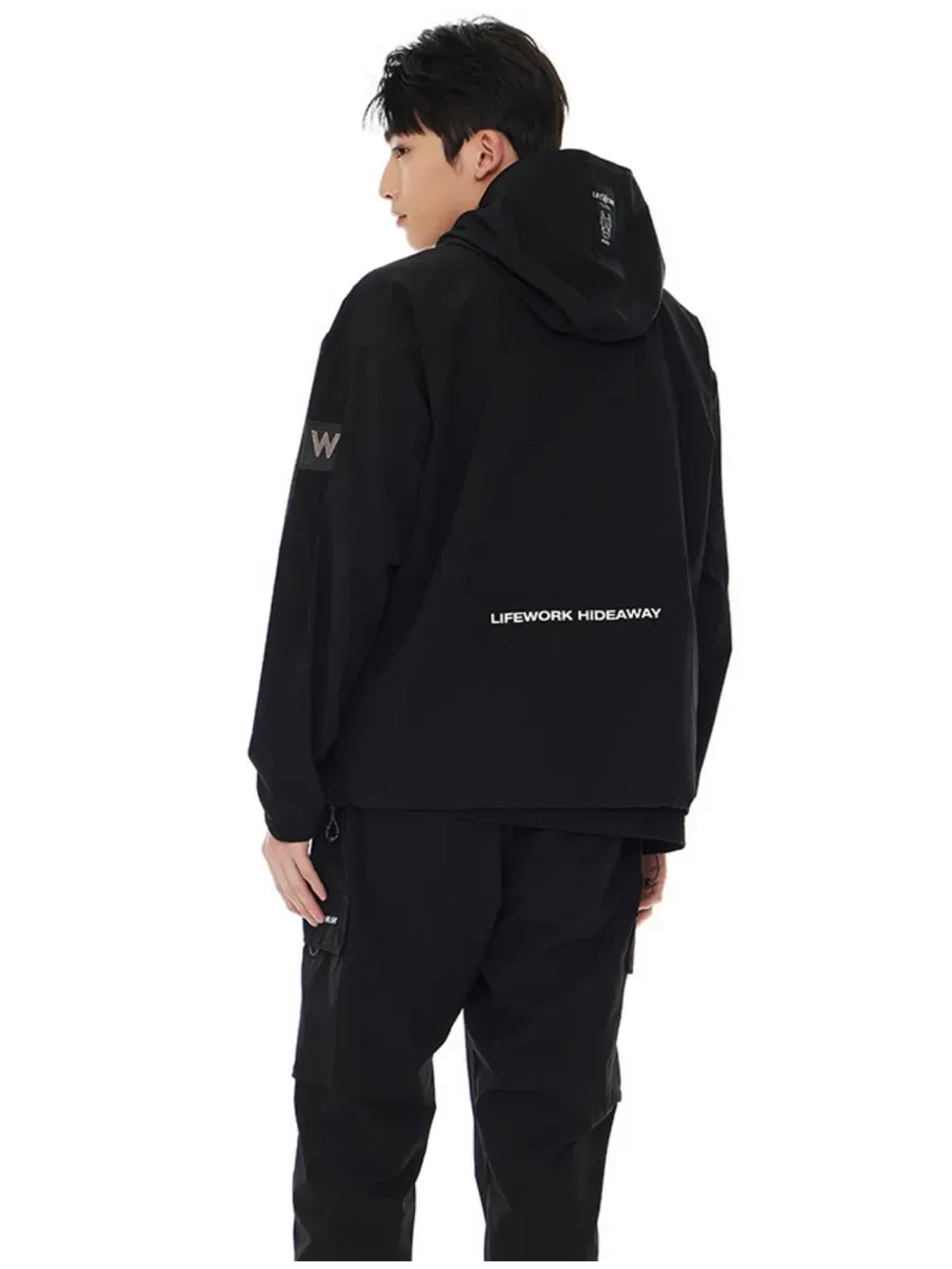 Куртка с капюшоном из нейлона