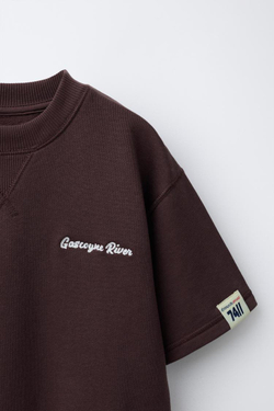 ZARA КОМПЛЕКТ ИЗ ФУТБОЛКИ И ШОРТОВ-БЕРМУДОВ С ВЫШИВКОЙ, БАКЛАЖАННЫЙ