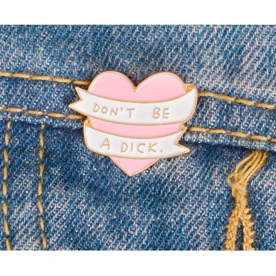 Значок металлический на одежду/Пин. Don't be a D
