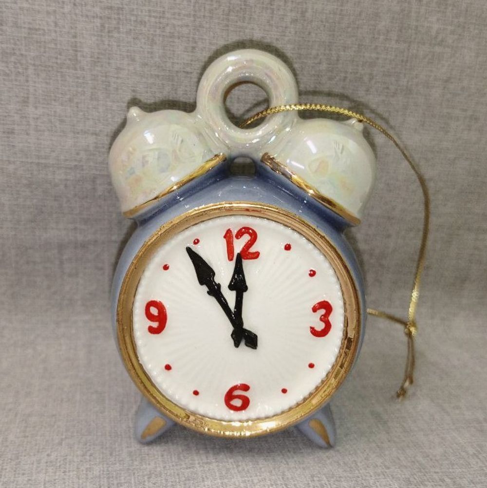Фарфоровая ёлочная игрушка Будильник
