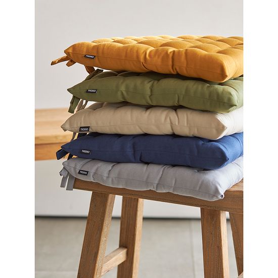 Подушка на стул из хлопка бежевого цвета из коллекции essential, 40х40 см