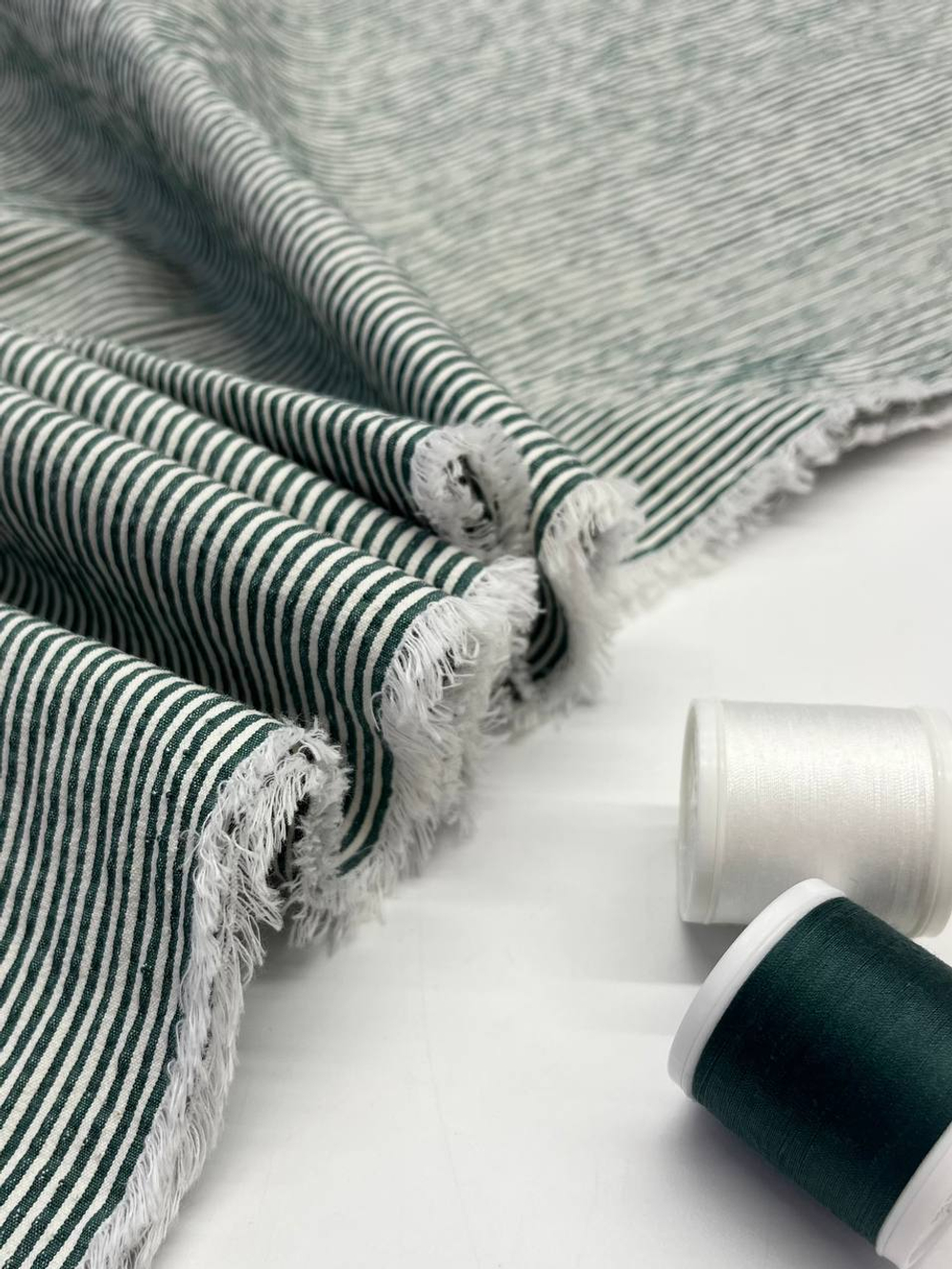 Хлопок сирсакер с нейлоном и эластаном в бело-зеленую полоску