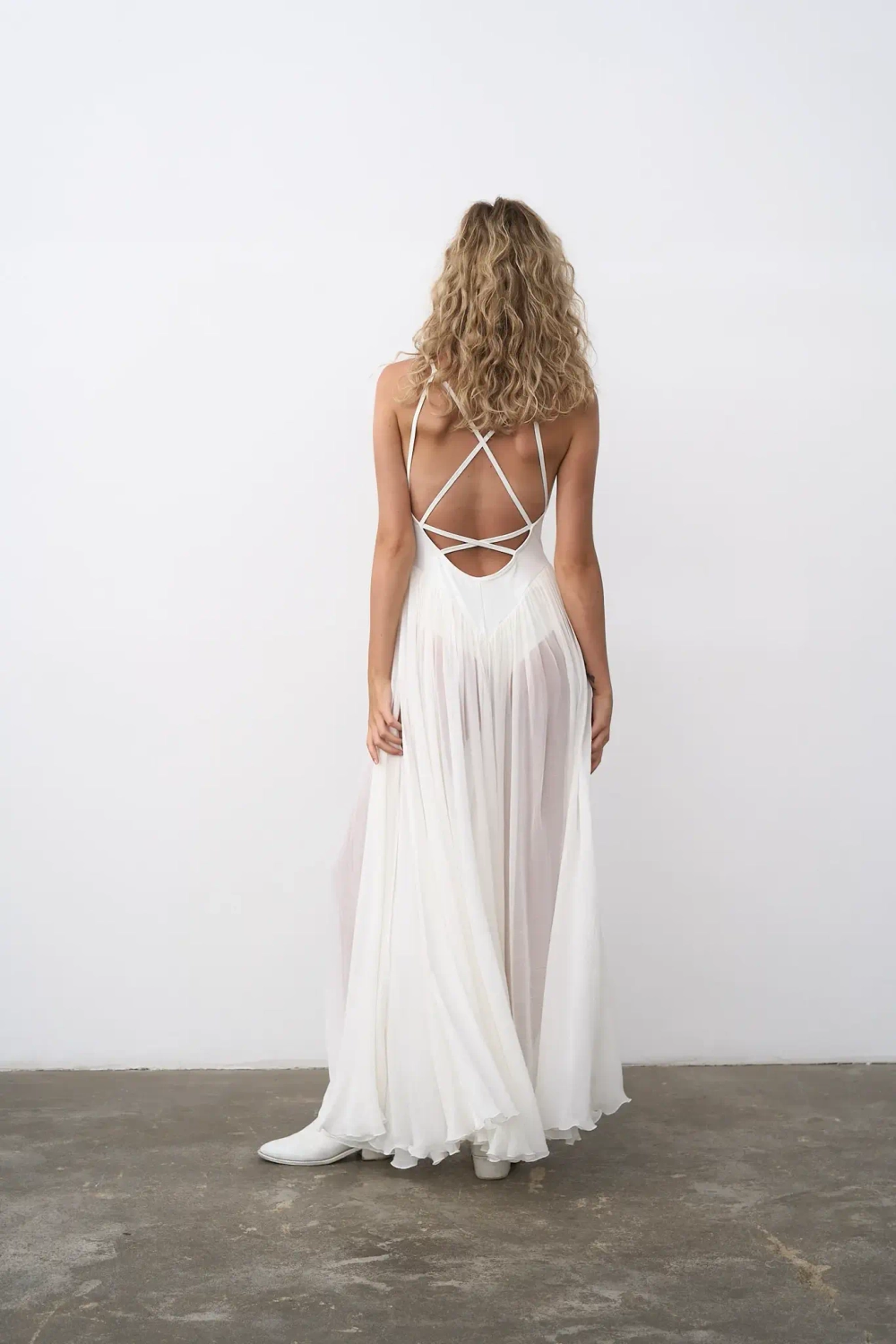 Платье-русалка белое