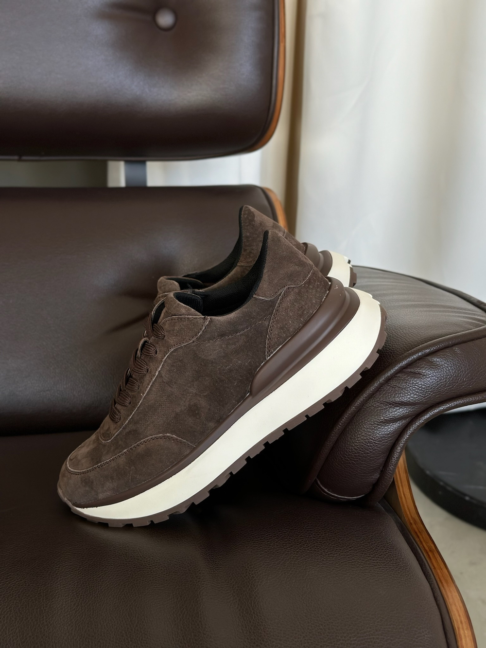 Кроссовки из натуральной замши