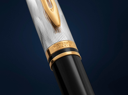Шариковая ручка Waterman Reflections of Paris Expert DeLuxe Black GT (толщина линии M) чернила син. в подарочной коробке
