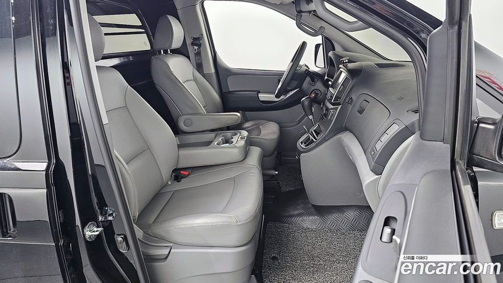 Hyundai The New Grand Starex Van 3-х местный (02.2021)