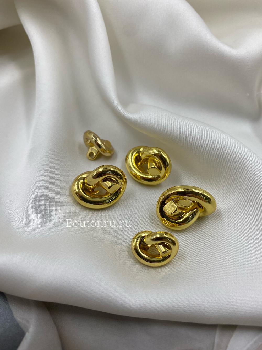 Пуговицы в форме узелка золотистые Боттег.