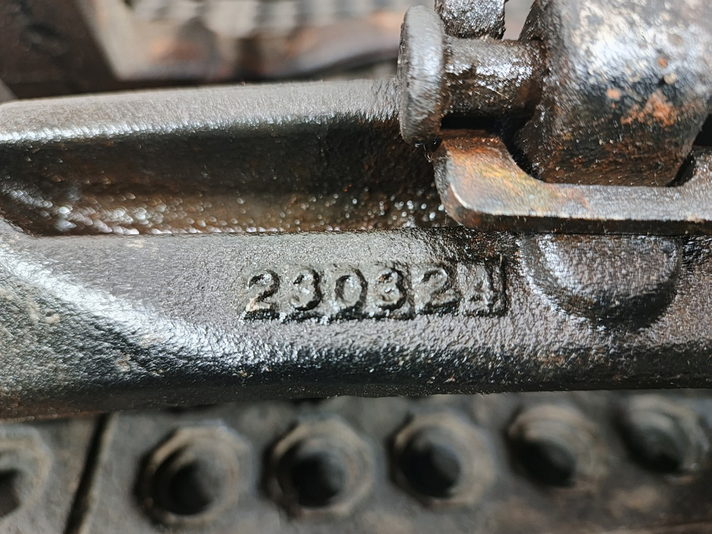 Суппорт передний правый 2023г