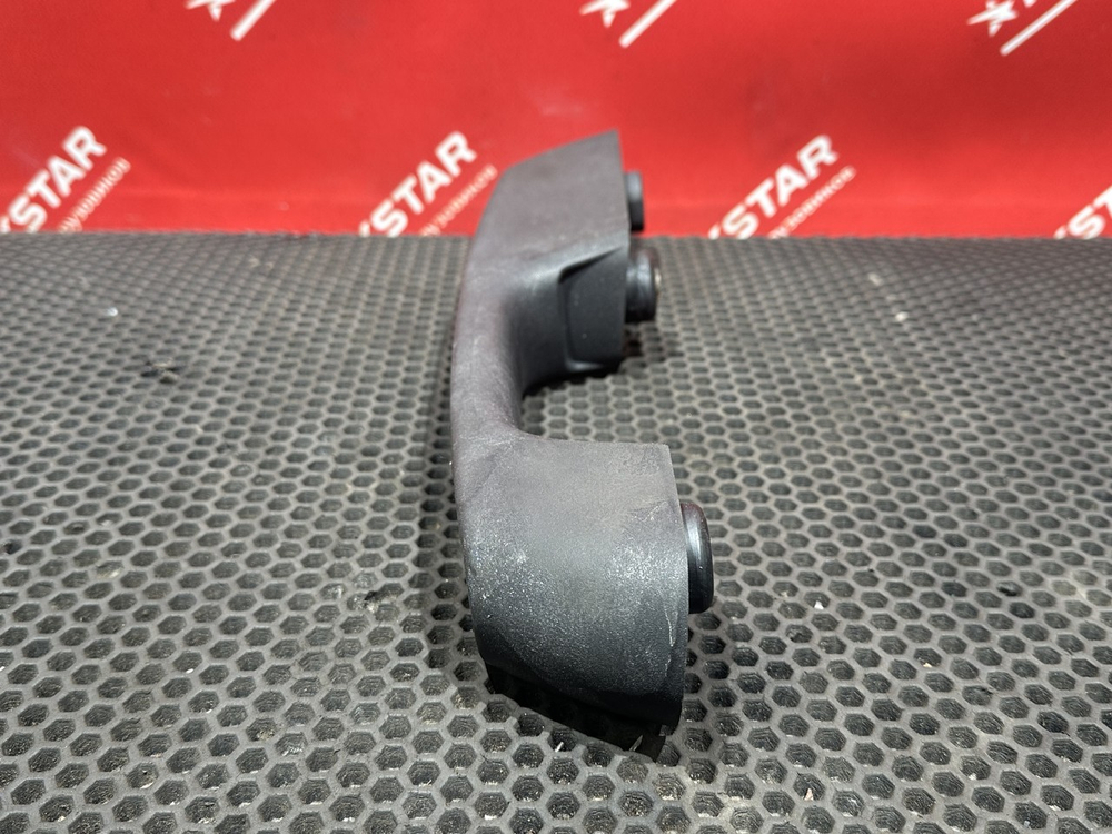 Ручка решетки радиатора левая