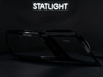 Правое стекло фары Skoda Octavia 2017-2023