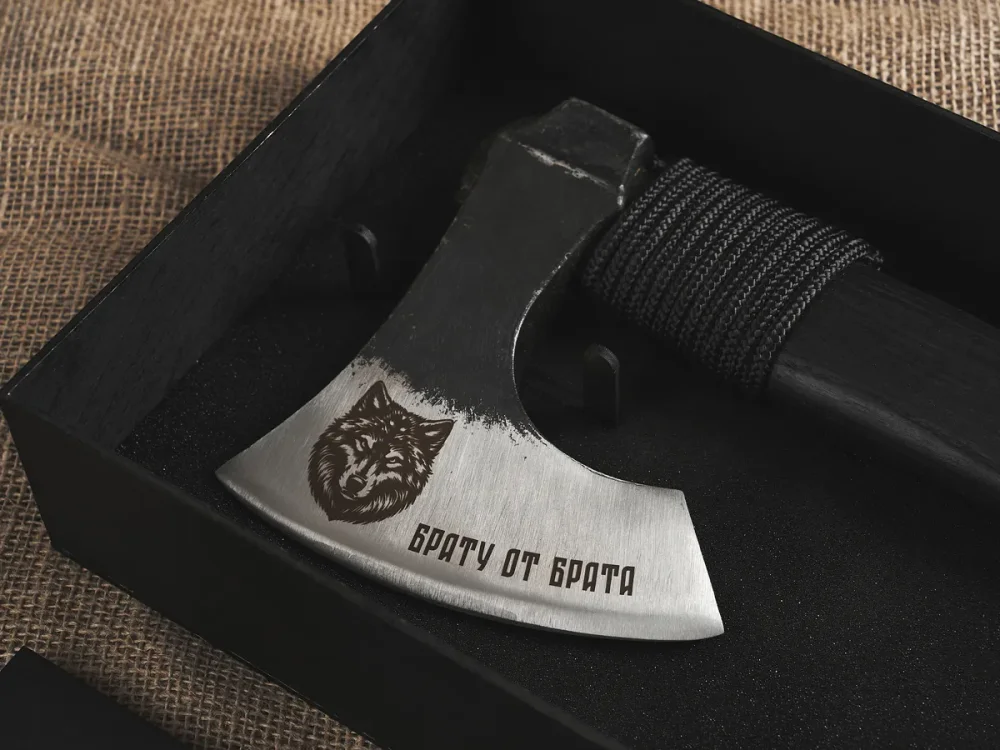 Кованый топор "Брату от брата", гравировка "Волк", рукоять черный мореный ясень