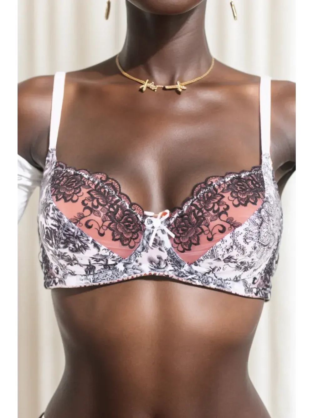 Французская модель Бюстгальтера большой размер с косточками