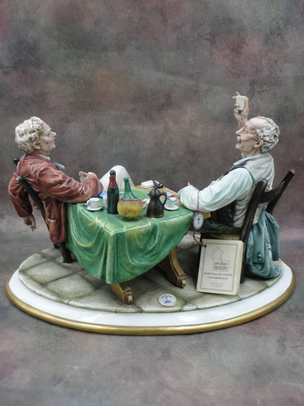 Статуэтка. Фарфор. Задушевный разговор за карточной игрой. Capodimonte. Италия