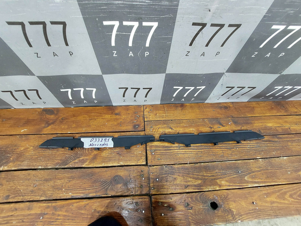 Накладки решетки радиатора Mercedes GLA (X156) 17-нв Б/У Оригинал A1568881000