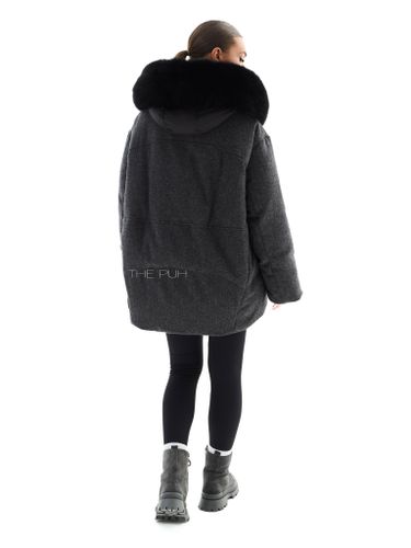 Комбинированный пуховик черного цвета с мехом песца