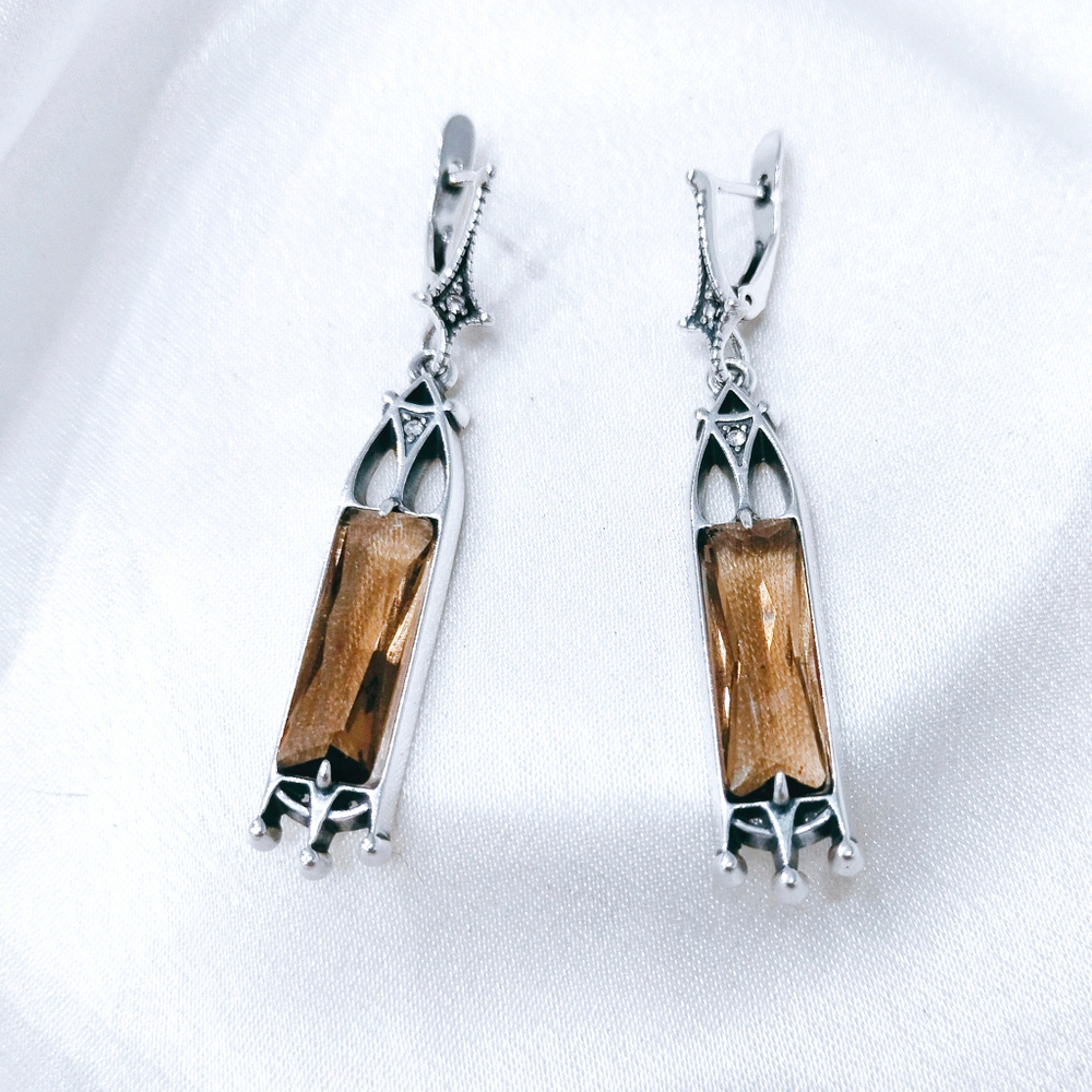 "Неф" серьги в серебряном покрытии из коллекции "Готика" от Jenavi  с английским замком