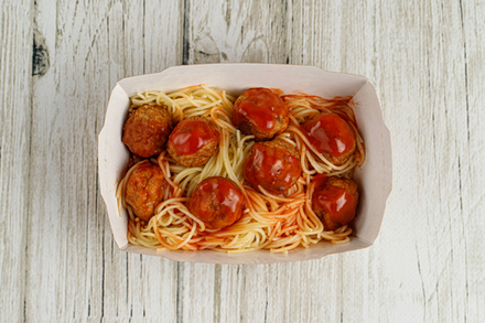 Фрикадельки из говядины со спагетти и томатным соусом