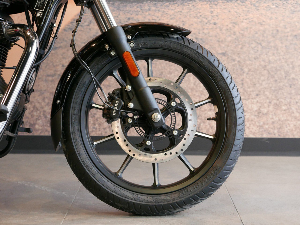 Royal Enfield Meteor 350 Supernova Red