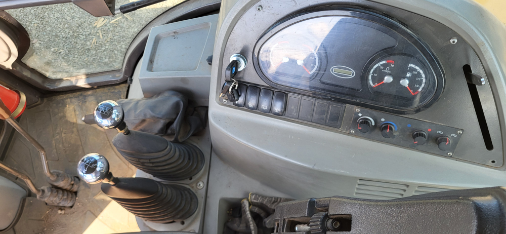 BIZON 888 Экскаватор-погрузчик 888 (Дизельный, 4,4 л, 102 л.с., АТ)