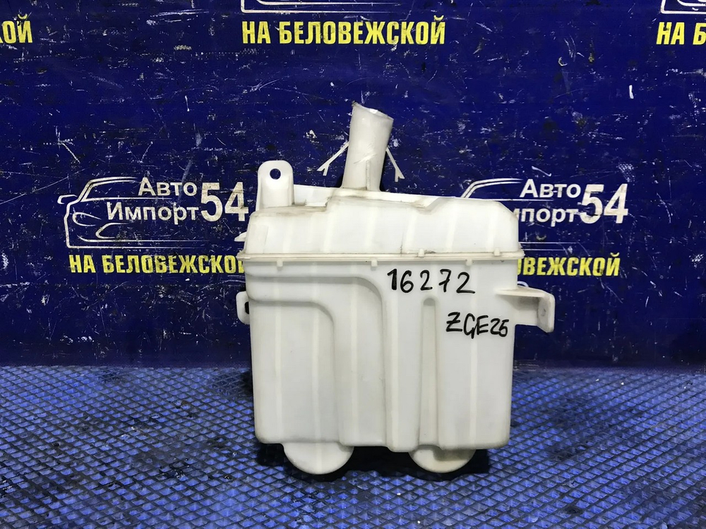 Бачок омывателя TOYOTA WISH 2009-2017