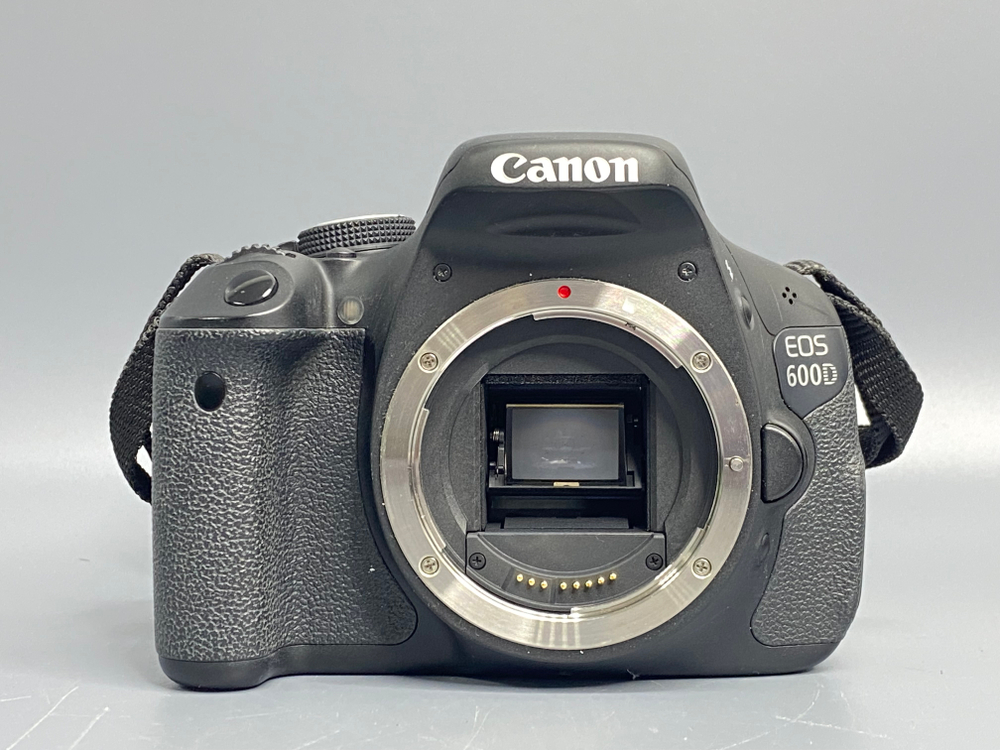 Canon 600D kit 18-55mm IS ll 13700 кадров