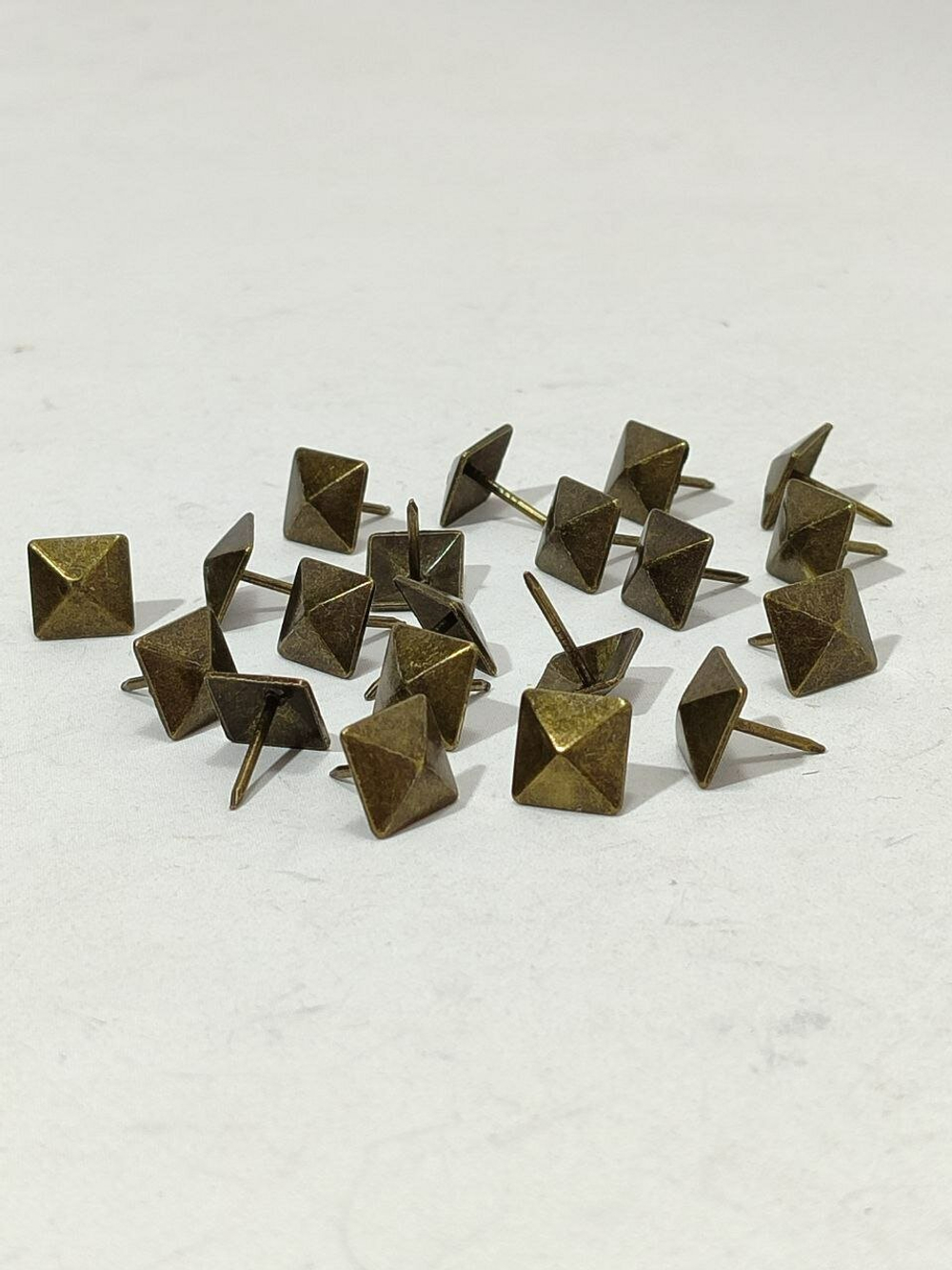 Декоративные гвоздики для мебели шл10х10мм-дл.гв.13мм/20шт