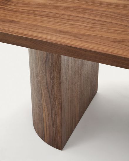Стол Nealy с ореховым шпоном в натуральной отделке, 200 x 100 см Испания