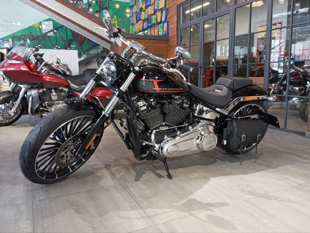Harley-Davidson BREAKOUT 117 (Vivid Black) с НДС