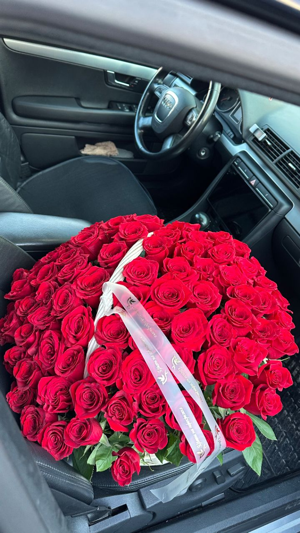 101 красная роза в корзине