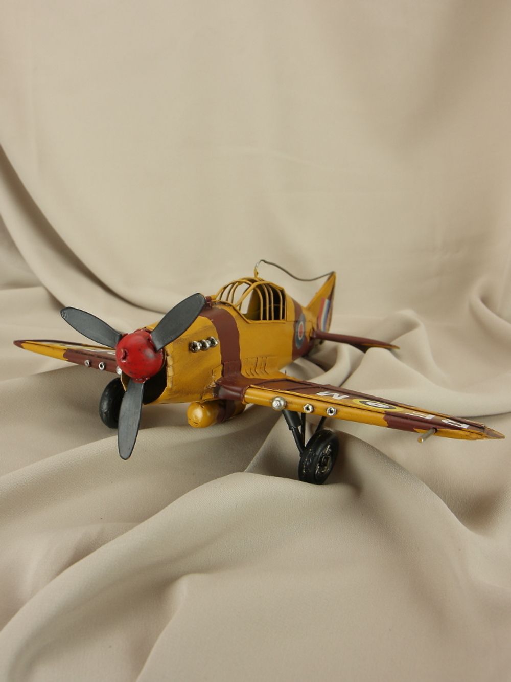 R&D Модель самолета Хокер Харрикейн , британский одномоторный истребитель 1934 г.