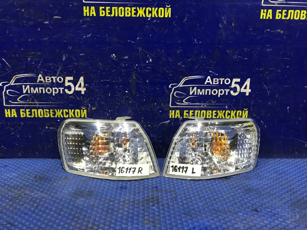 Габарит правый TOYOTA COROLLA 1997-2000