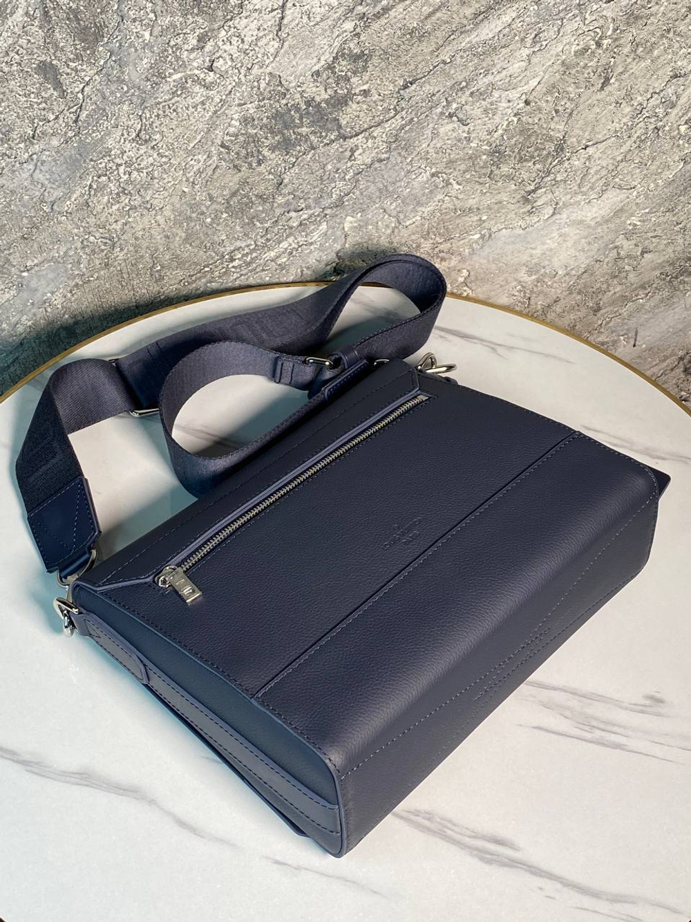 Сумка-мессенджер Louis Vuitton